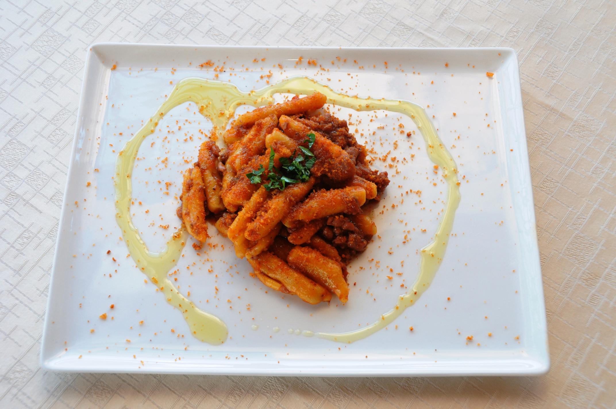 Cavatelli ammollicati al ragù di totani